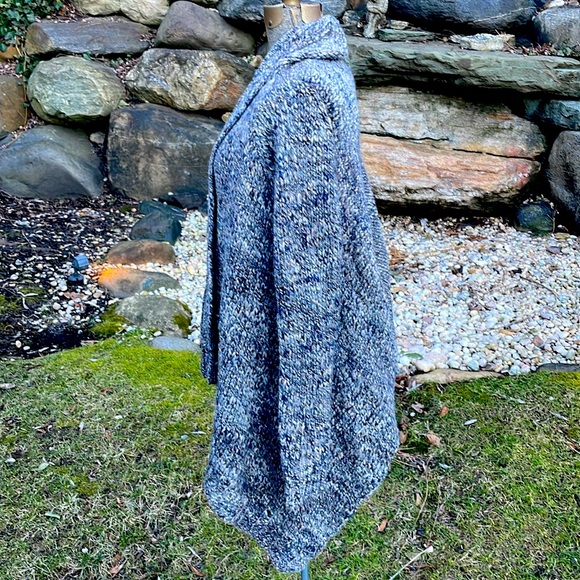 TALBOTS WOOL / ALPACA BLEND HIGH LOW CARDIGAN SWEATER 🖤🤍 - M - Picture 3 of 7